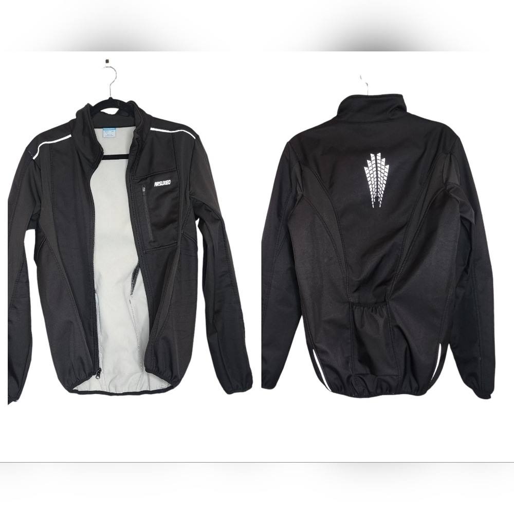 ARSUXEO black Softshell cycling jacket.  Men's size medium.